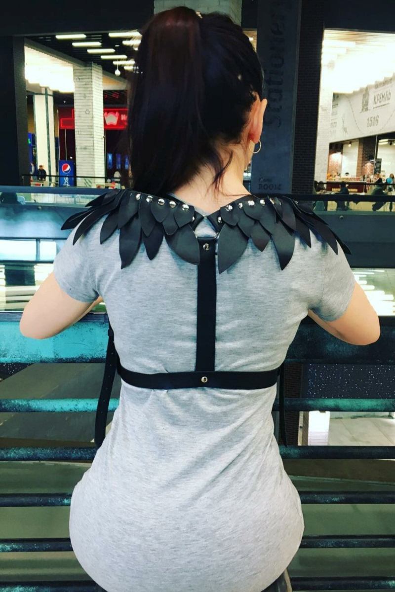 Shoulder Piece Winged Leather Harness